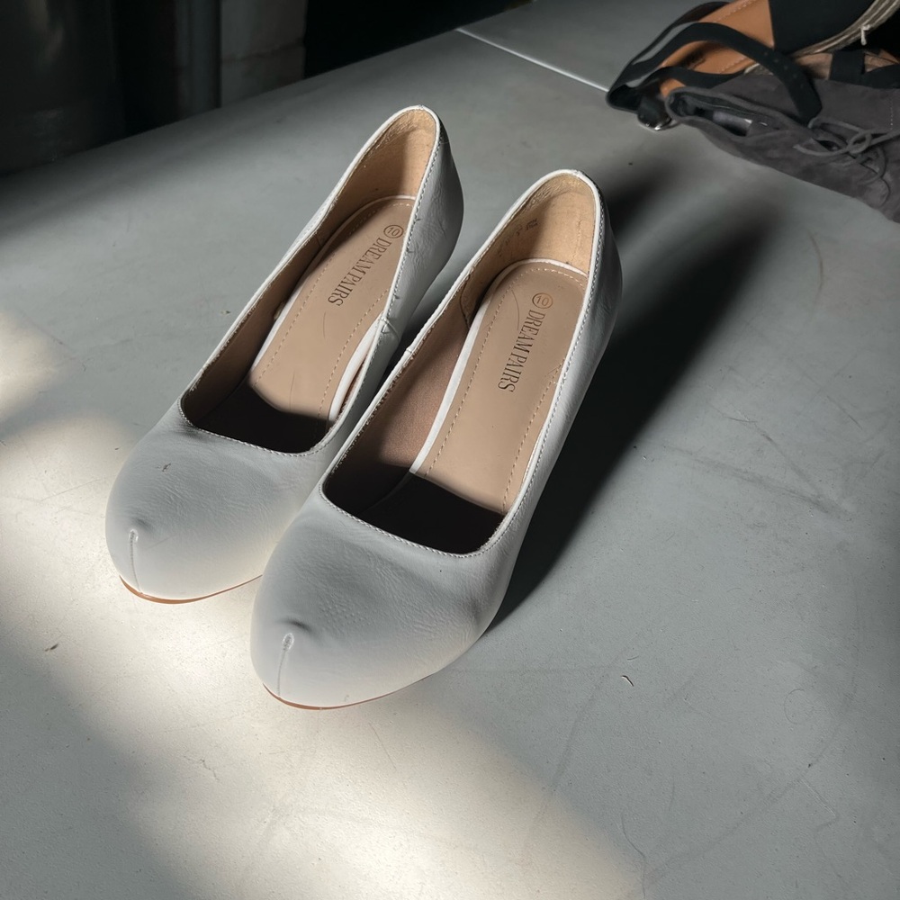 Women's White Leather Pumps
